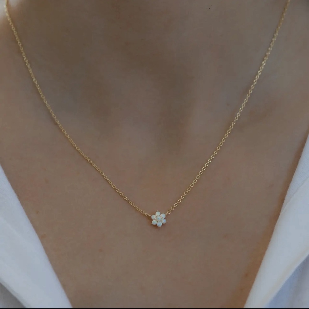 ✨2X Host Pick✨Opal Flower Necklace- Rose Gold - Picture 8 of 8